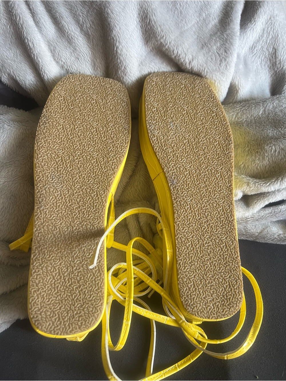 Fashion Nova Yellow Wrap Up Women’s Size 10 Sandals, new with tag/wrap - Picture 5 of 7
